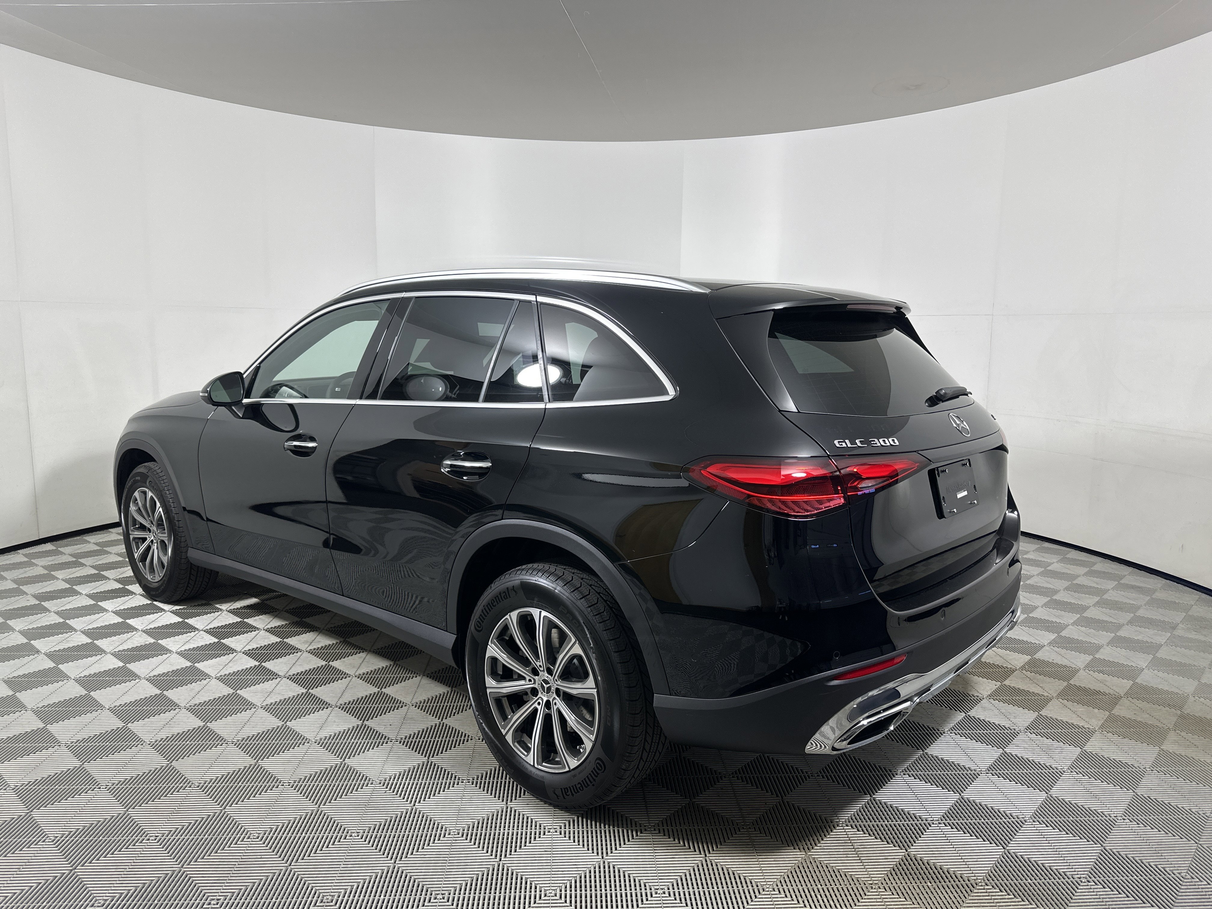 Certified Used 2026 Black Mercedes-Benz GLC 300 image 5