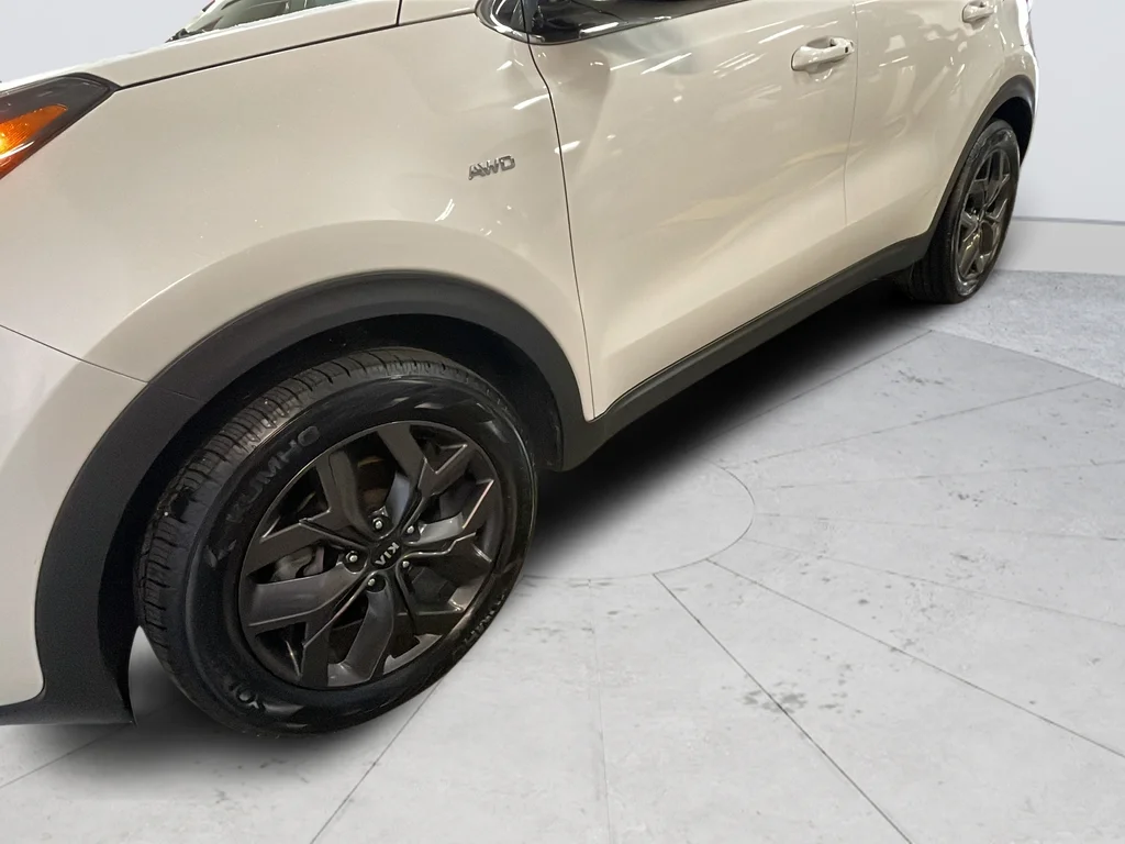 Certified Used 2022 White Kia LX image 44