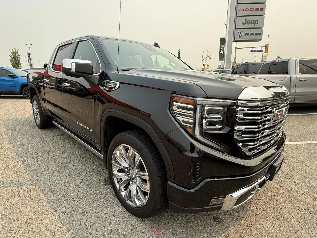 Used 2025 Black GMC Denali image 9