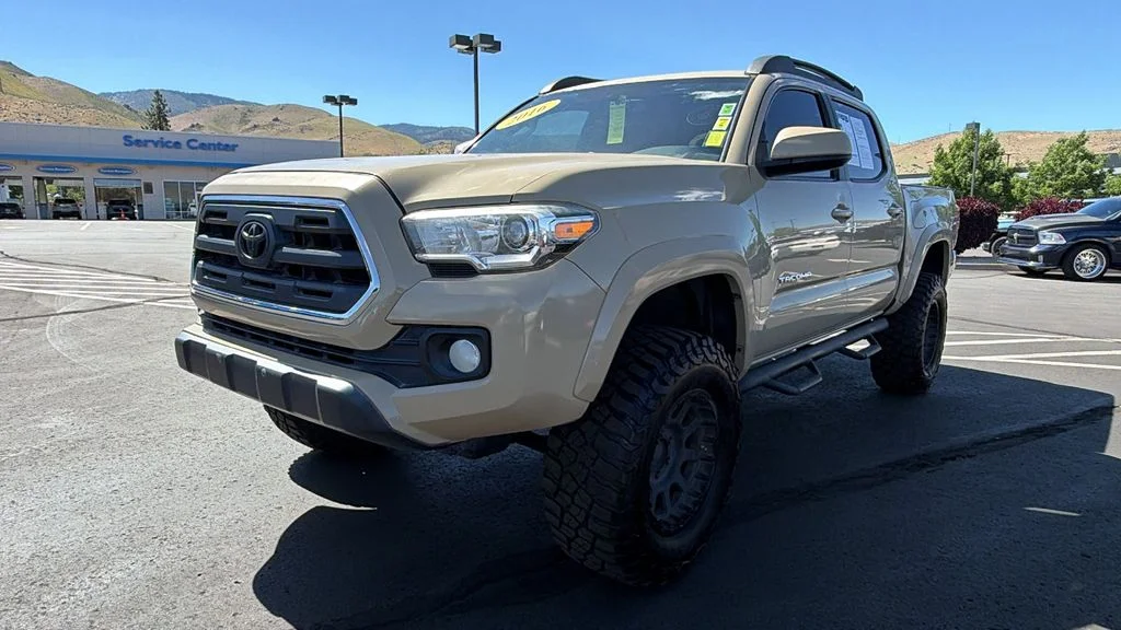 Used 2016 Quicksand Toyota SR5 image 7