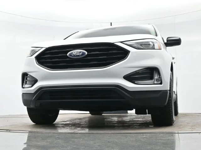 Used 2024 Oxford White Ford SEL image 25