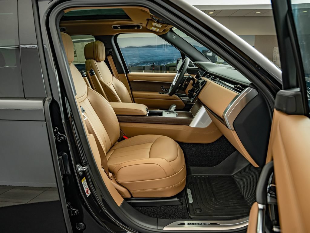 New 2026 Santorini Black Land Rover SE image 39