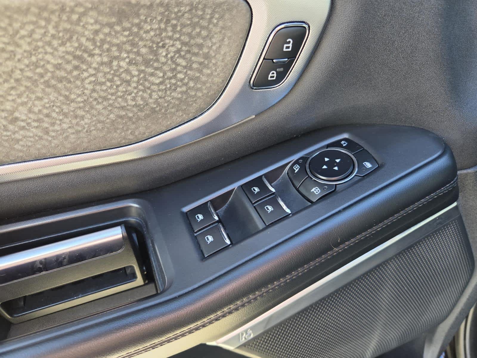 Used 2025 Agate Black Metallic Ford Tremor image 17