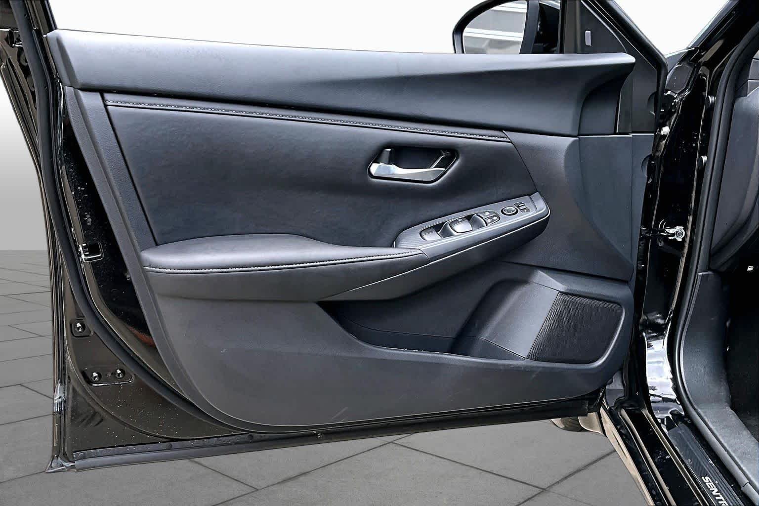 Used 2025 Super Black Nissan SV image 21