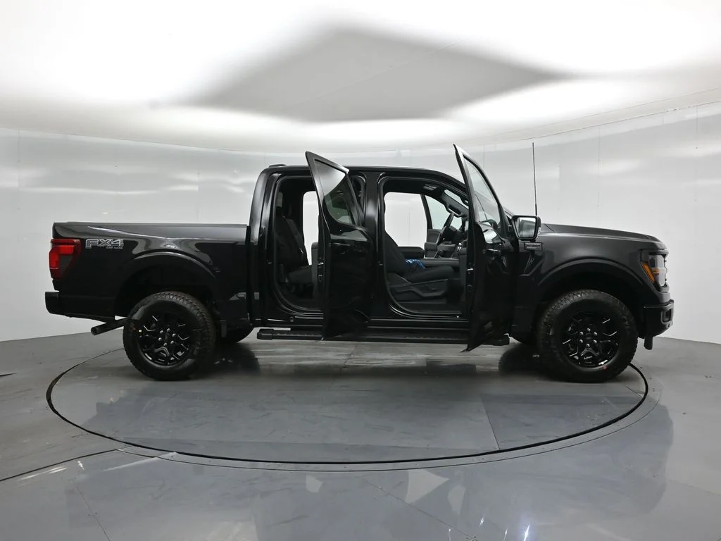 New 2026 Agate Black Metallic Ford XLT image 4