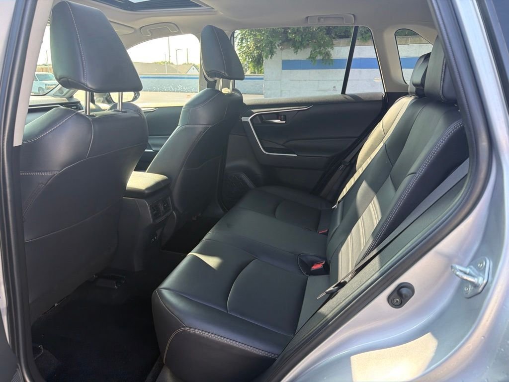 Used 2019 Silver Sky Metallic Toyota XLE Premium image 19