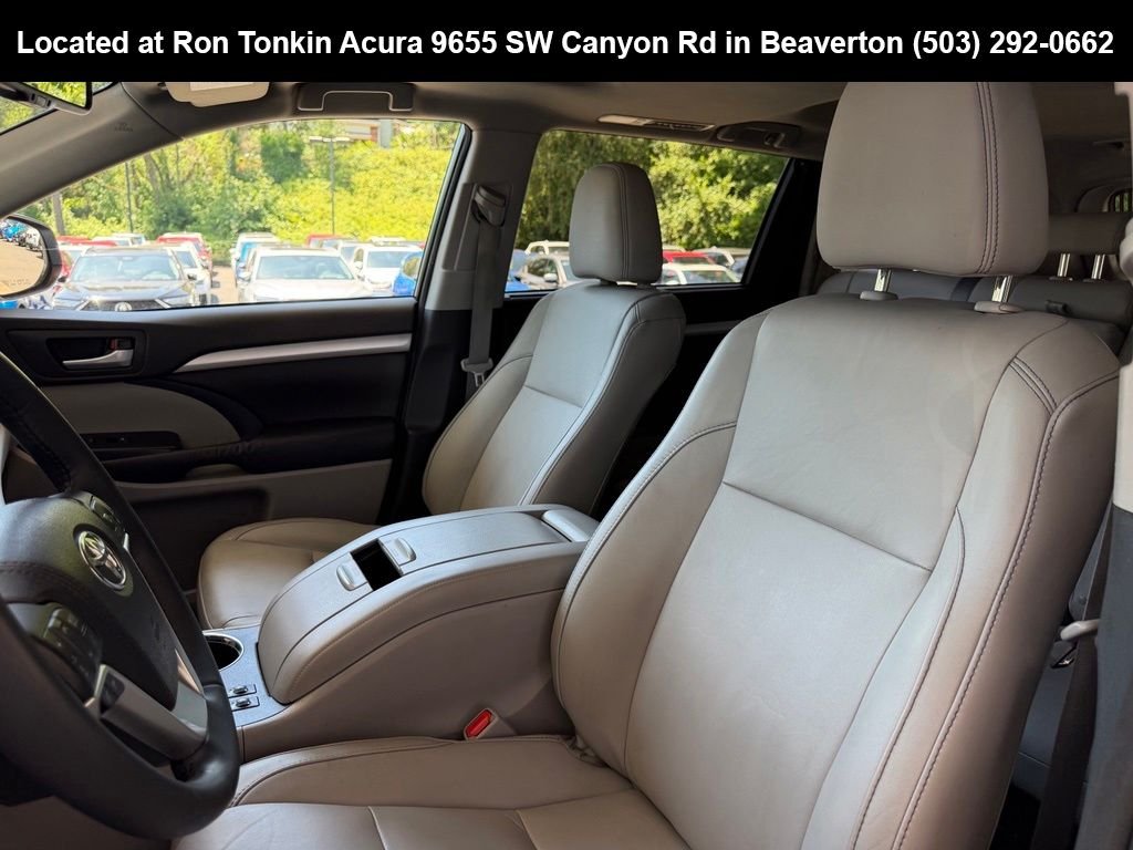 Used 2016 Blizzard Pearl Toyota XLE V6 image 14