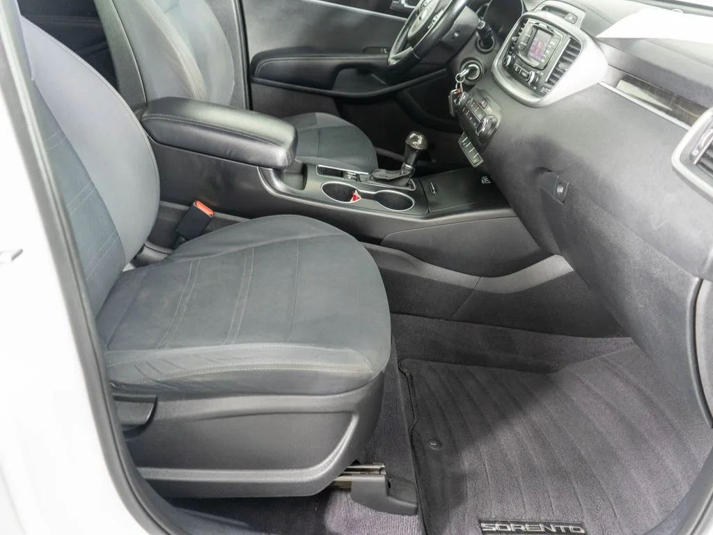 Used 2016 White Kia LX image 8