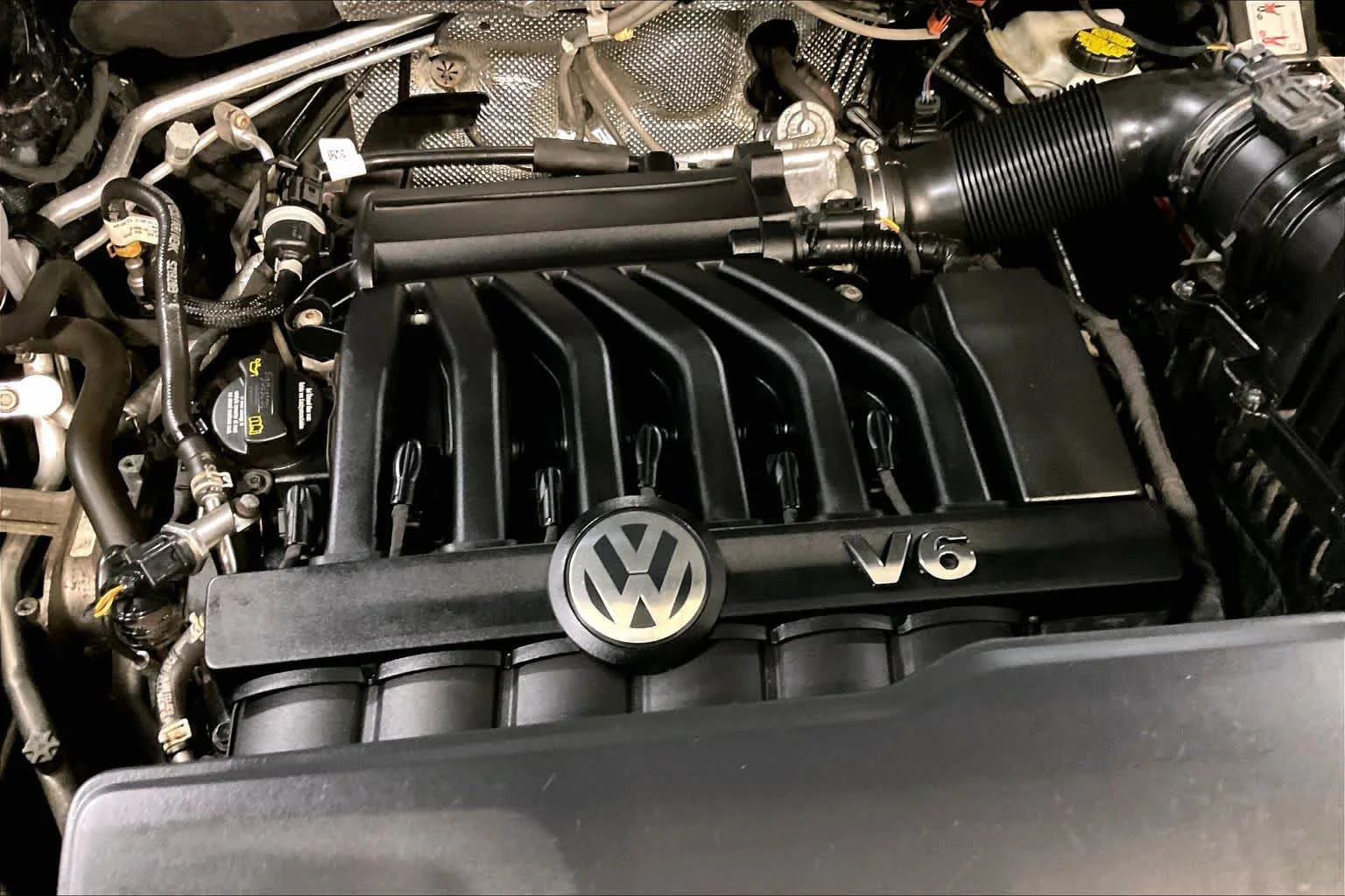 Used 2018 Deep Black Pearl Volkswagen 3.6L V6 SEL image 33