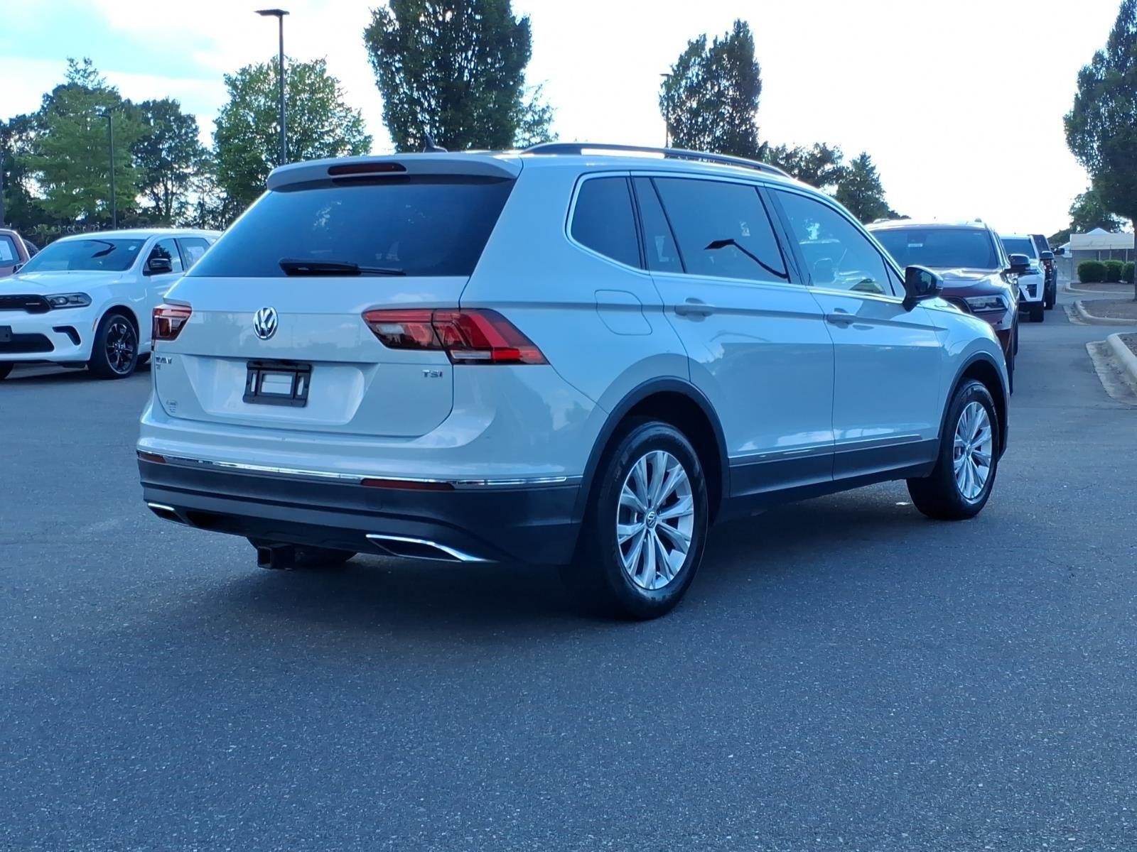Used 2018 Platinum Gray Metallic Volkswagen SEL image 2