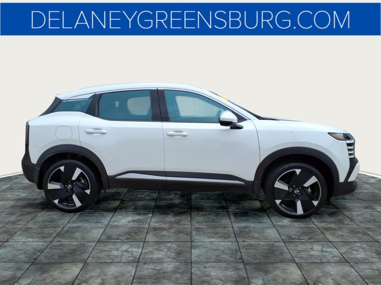 Used 2025 Aspen White Tricoat Qac Nissan SR image 2