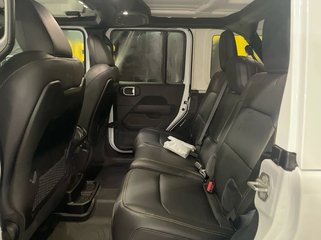 New 2026 Bright White Clear-Coat Exterior Paint Jeep Sahara image 31