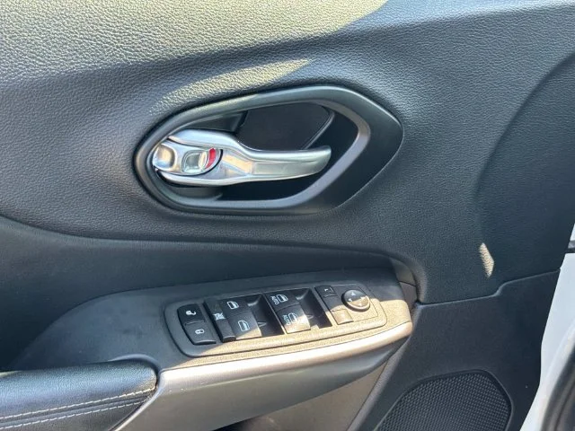 Used 2021 White Jeep Latitude Lux image 26