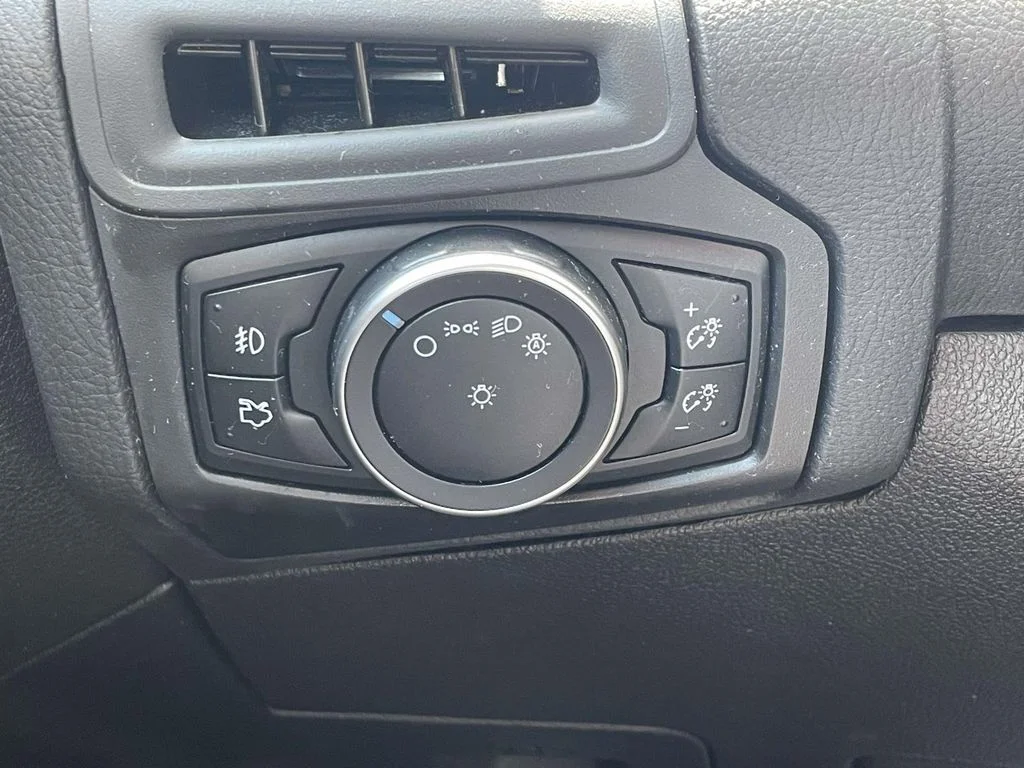 Used 2015 Red Ford SE image 19