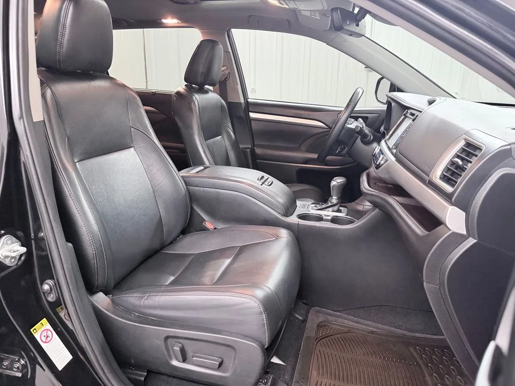 Used 2019 Black Toyota XLE image 41