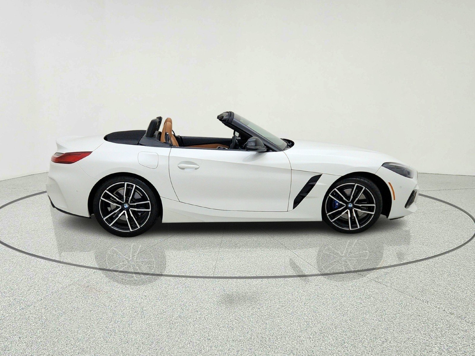 Used 2023 Alpine White BMW sDrive30i image 7
