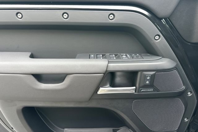 New 2026 Santorini Black Land Rover S image 10