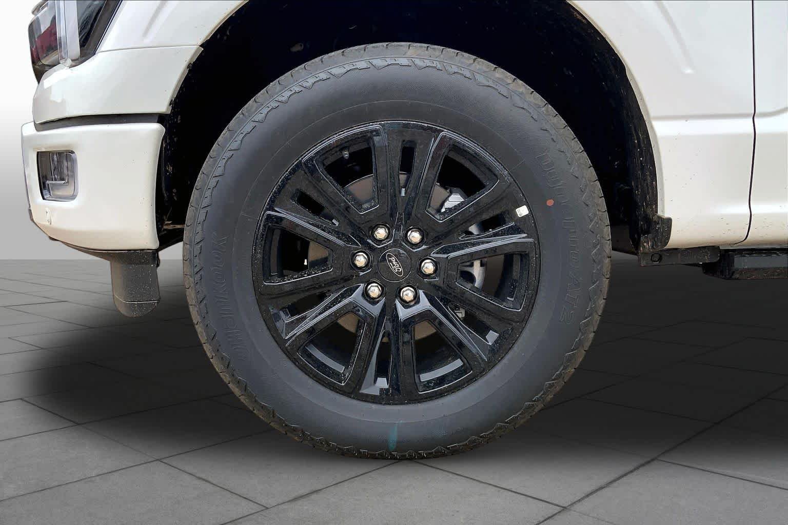 New 2026 Star White Metallic Tri-Coat Ford Platinum image 11