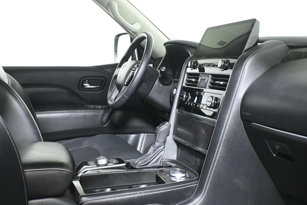 Certified Used 2023 White INFINITI LUXE image 35