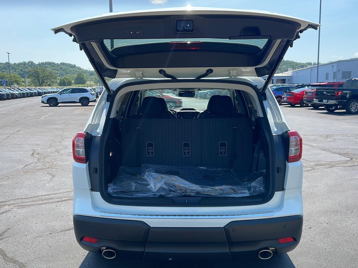 New 2026 CRYSTAL WHITE PEARL Subaru Limited 7-Passenger image 30
