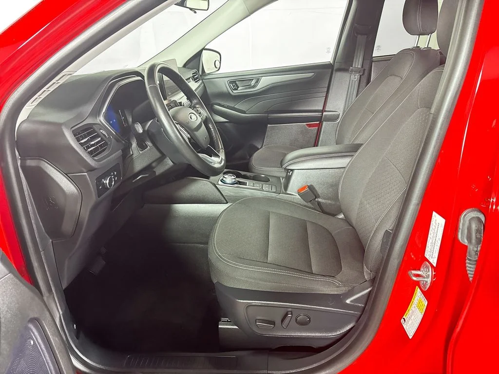 Used 2024 Red Ford Active image 11