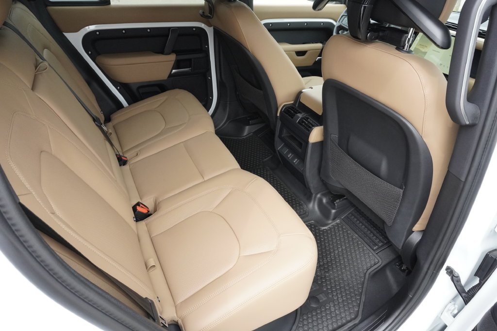 New 2026 Fuji White Land Rover X-Dynamic SE image 26