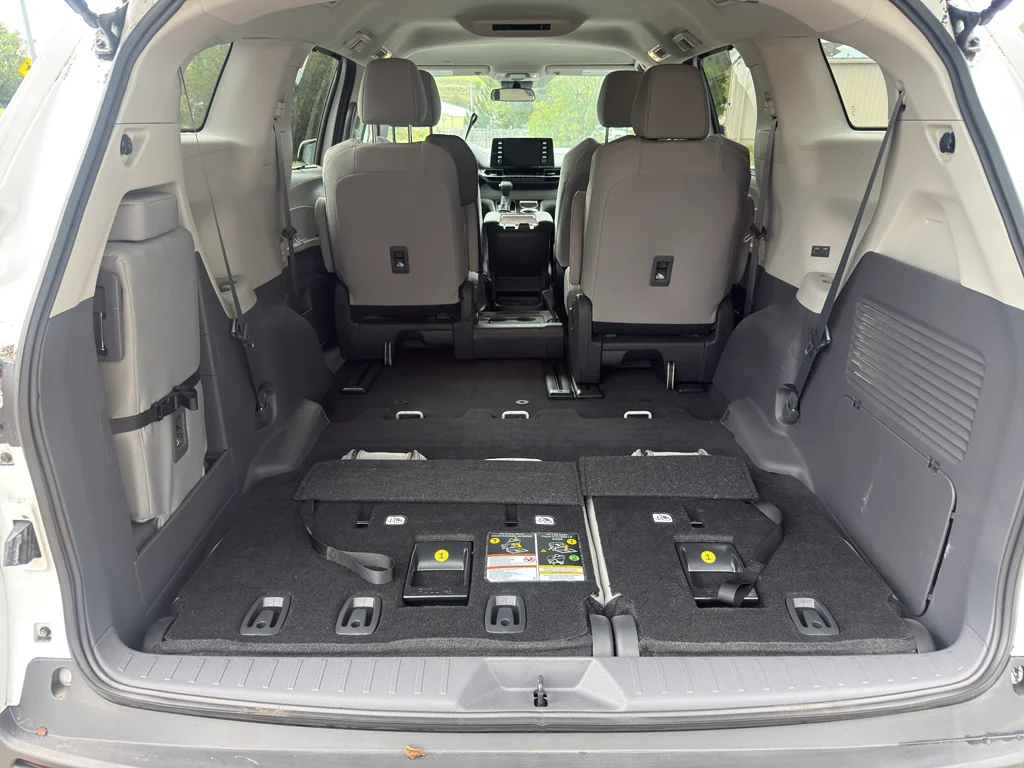 Used 2024 Ice Toyota LE image 11