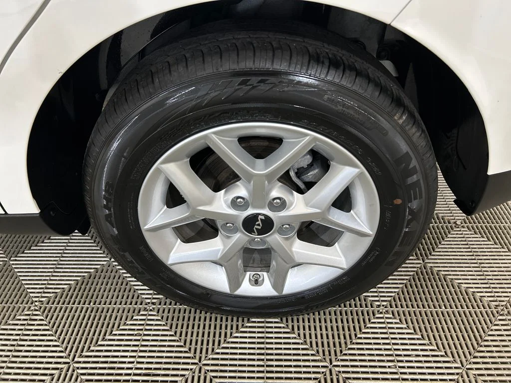 Used 2025 White Kia LX image 10