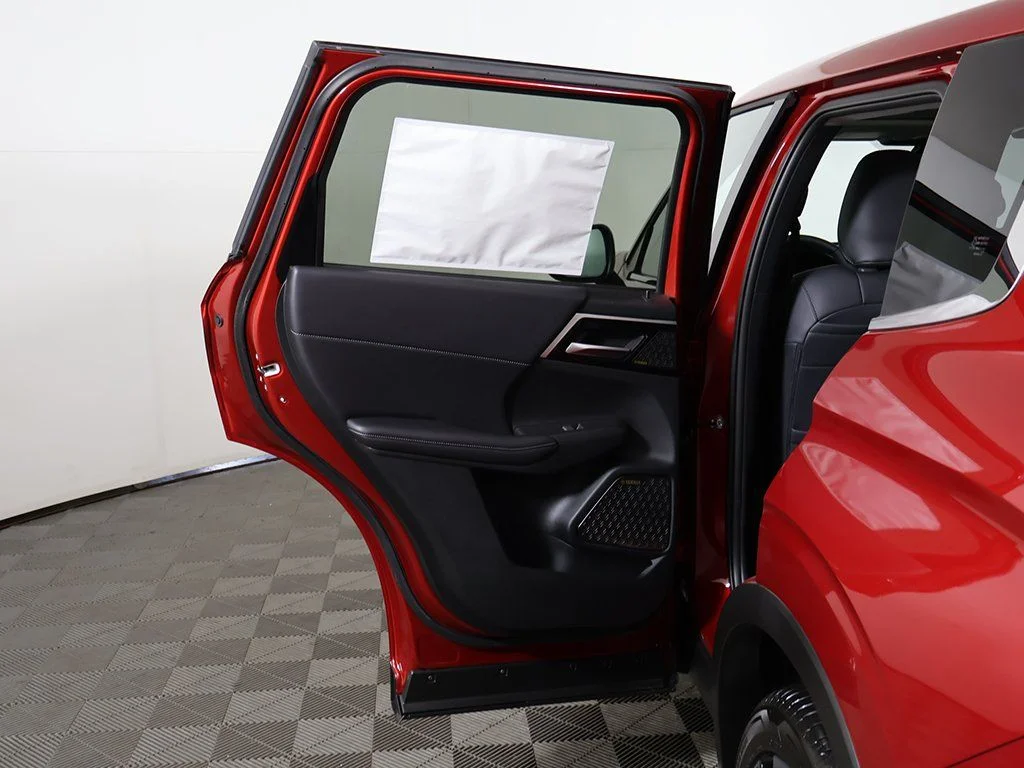 2025 Mitsubishi Outlander SE - Photo 25