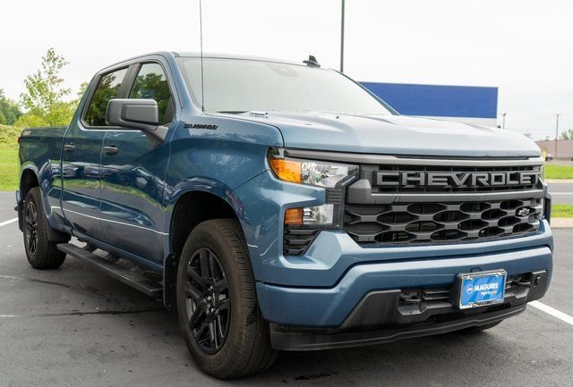 Used 2024  Chevrolet Custom image 4