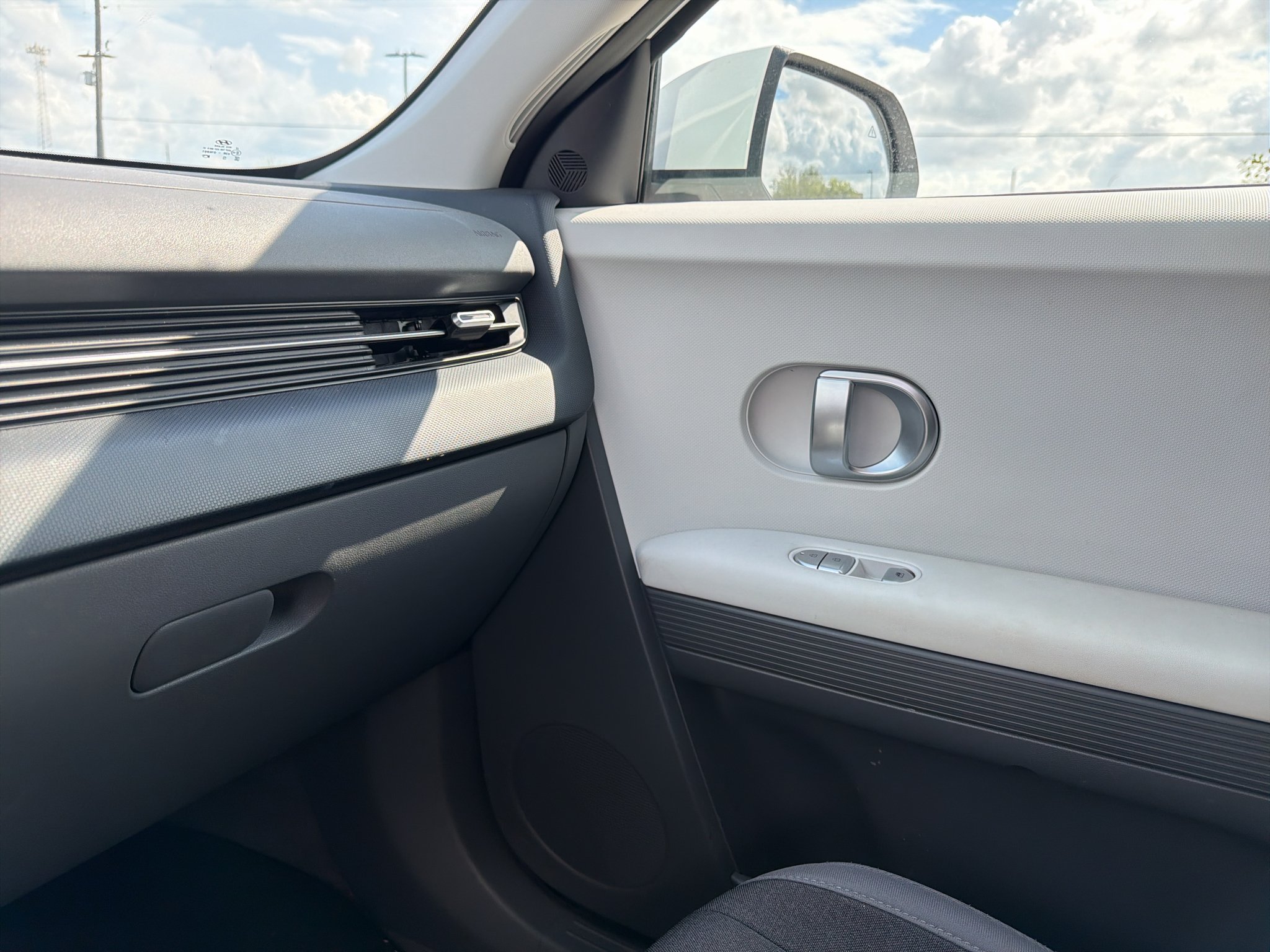 Certified Used 2024 Atlas White Hyundai SEL image 17