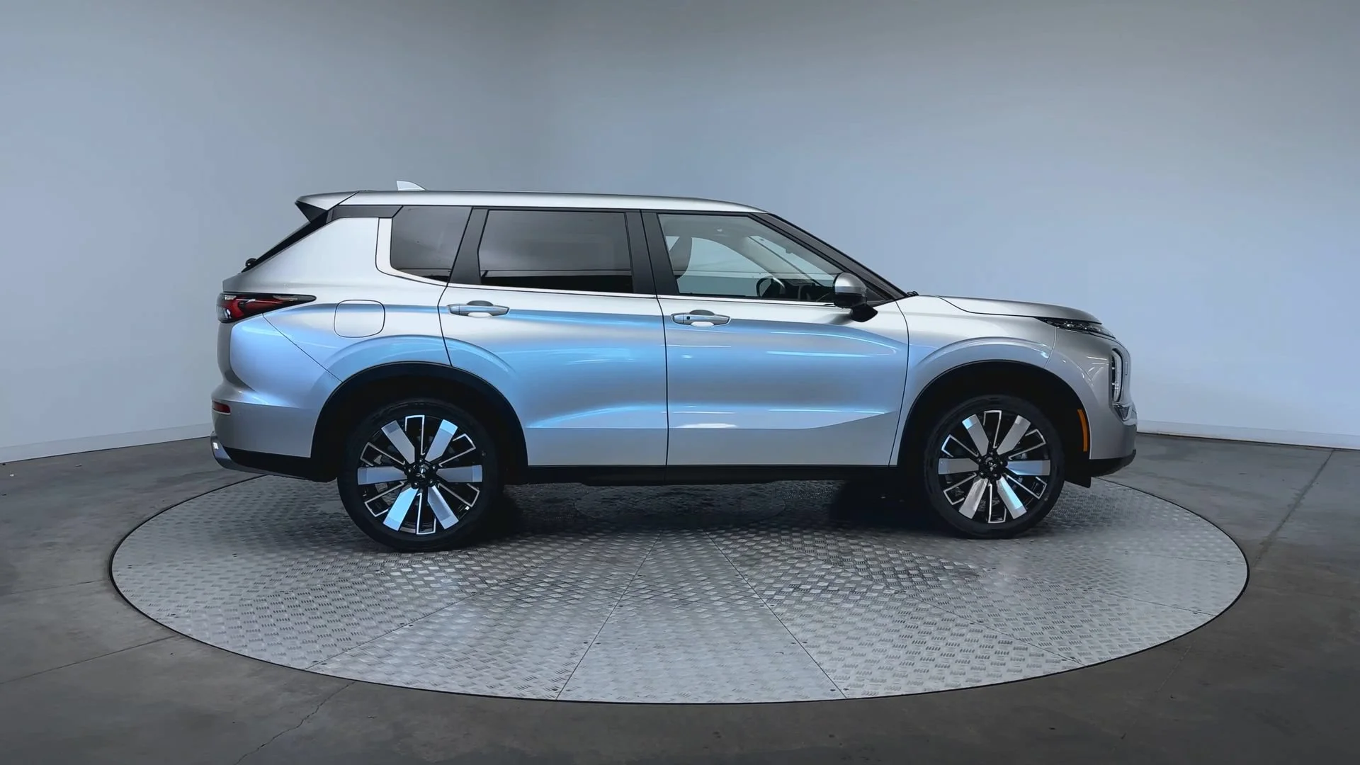 New 2026 Alloy Silver Metallic Mitsubishi SE image 9