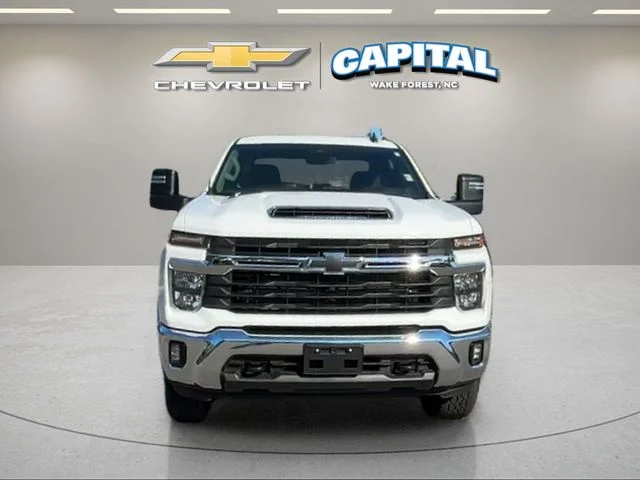 Used 2025 White Chevrolet LT image 8