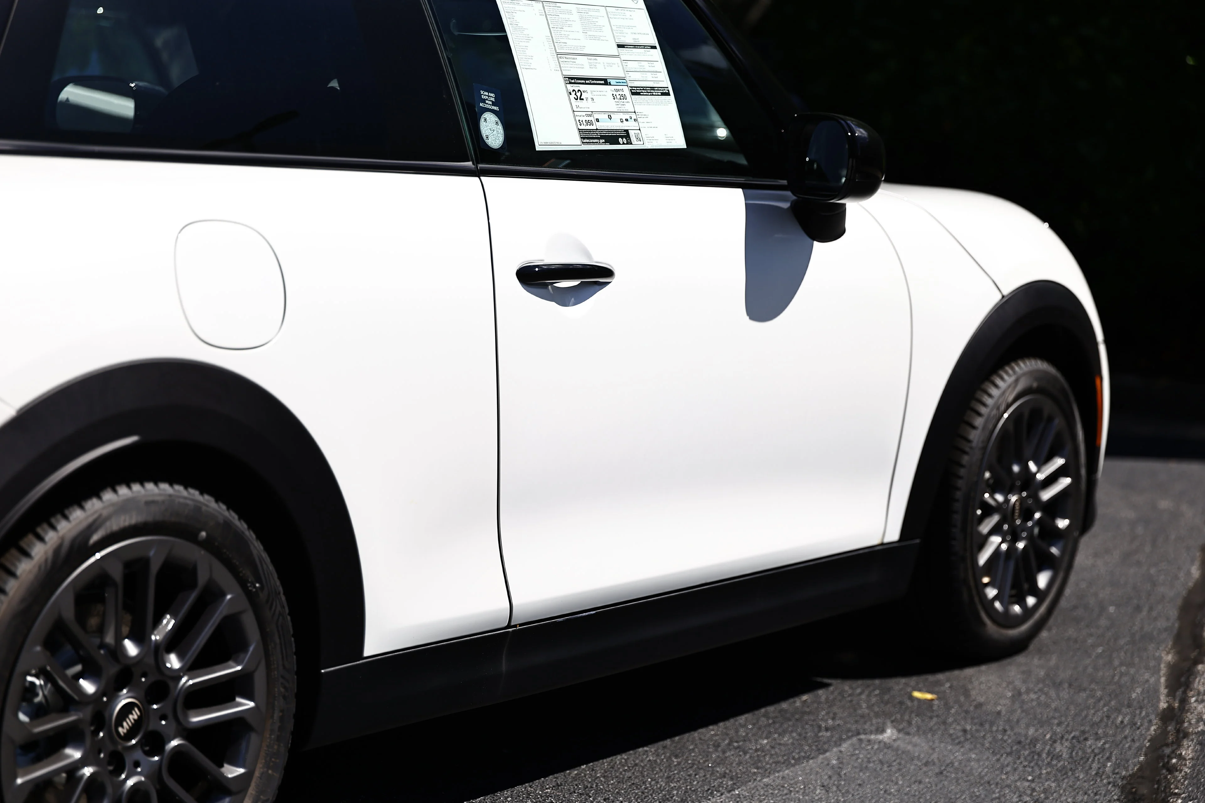 New 2026 White Metallic MINI Signature Plus image 8