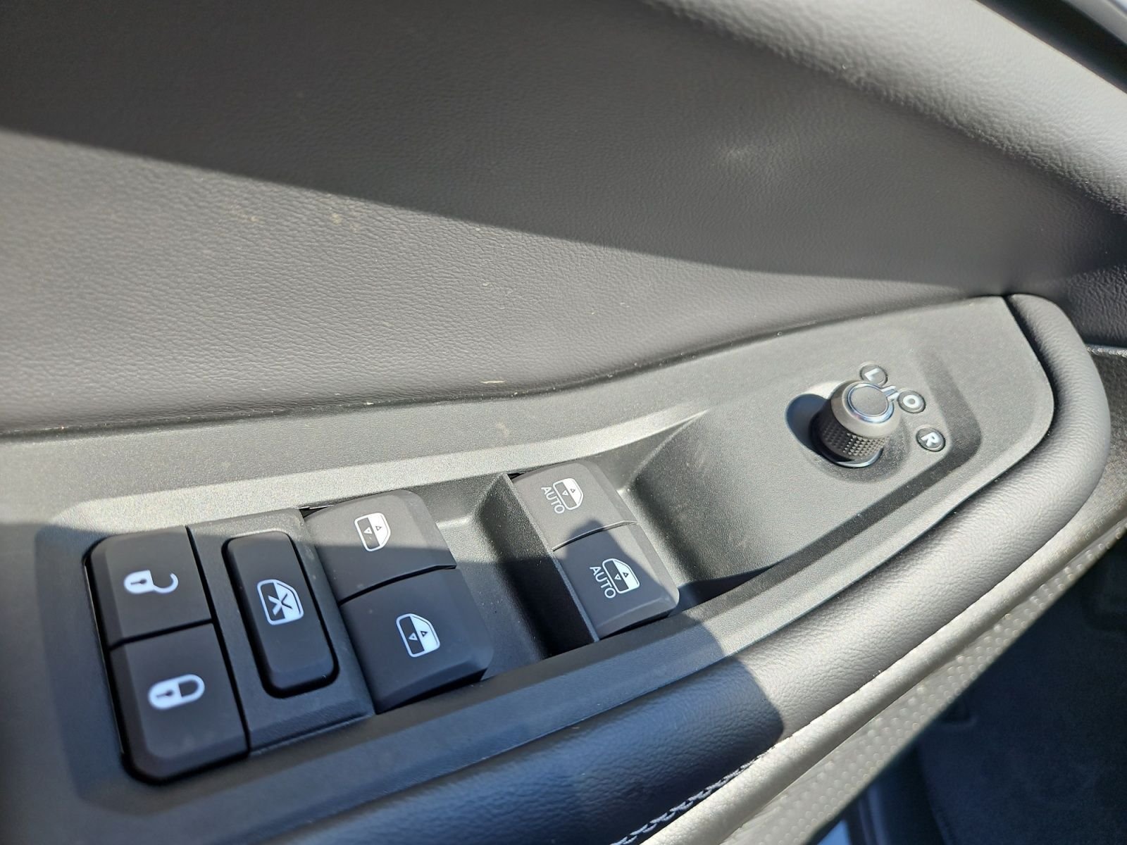 New 2027 Sting-Gray Clearcoat Jeep Laredo Altitude image 21