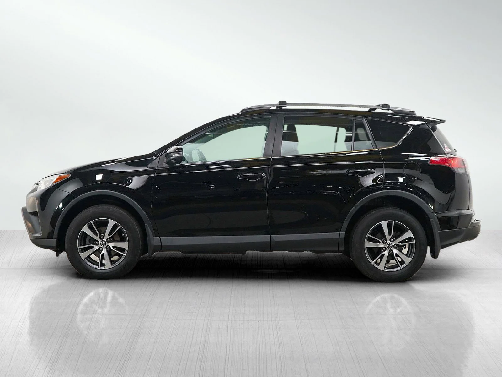 Used 2017 Toyota RAV4 XLE with VIN 2T3RFREV3HW590880 for sale in Burnsville, Minnesota