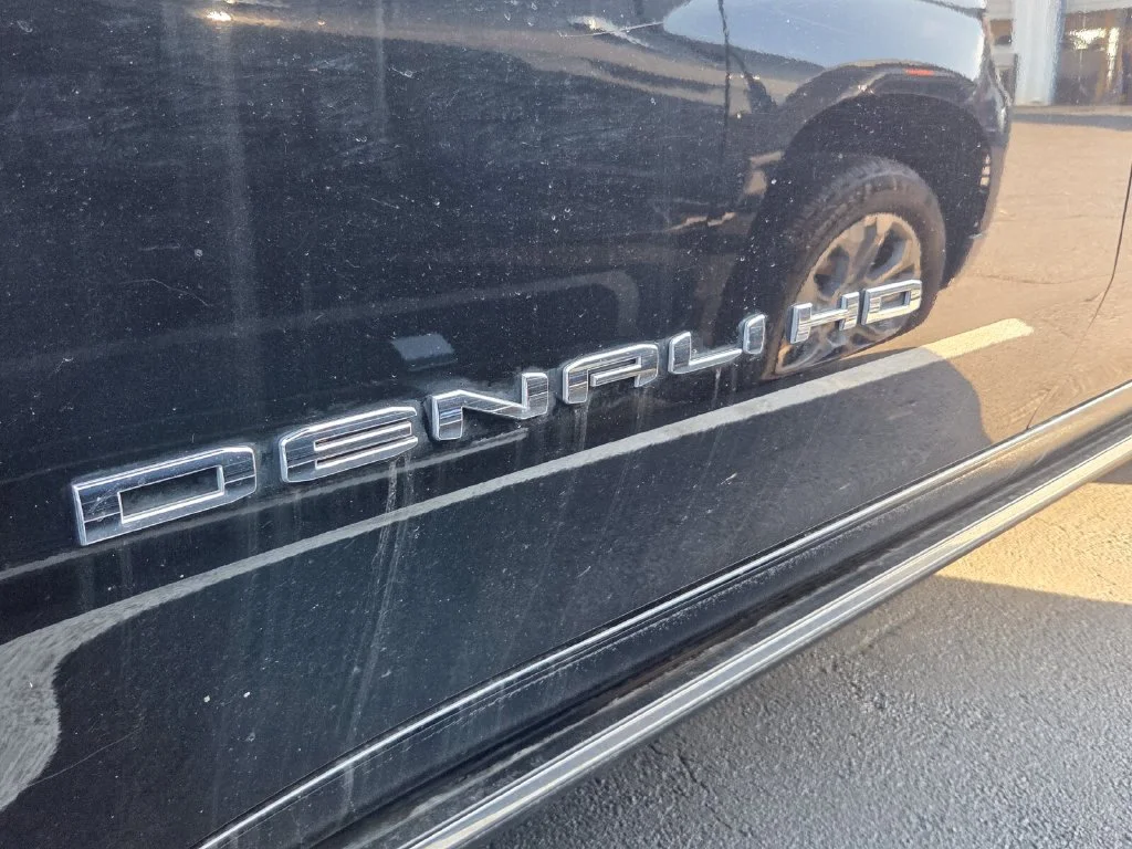 Used 2026 Onyx Black GMC Denali Ultimate image 4