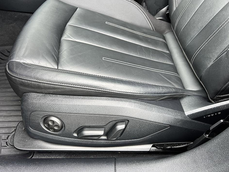 Used 2021 Brilliant Black Audi Premium Plus image 22
