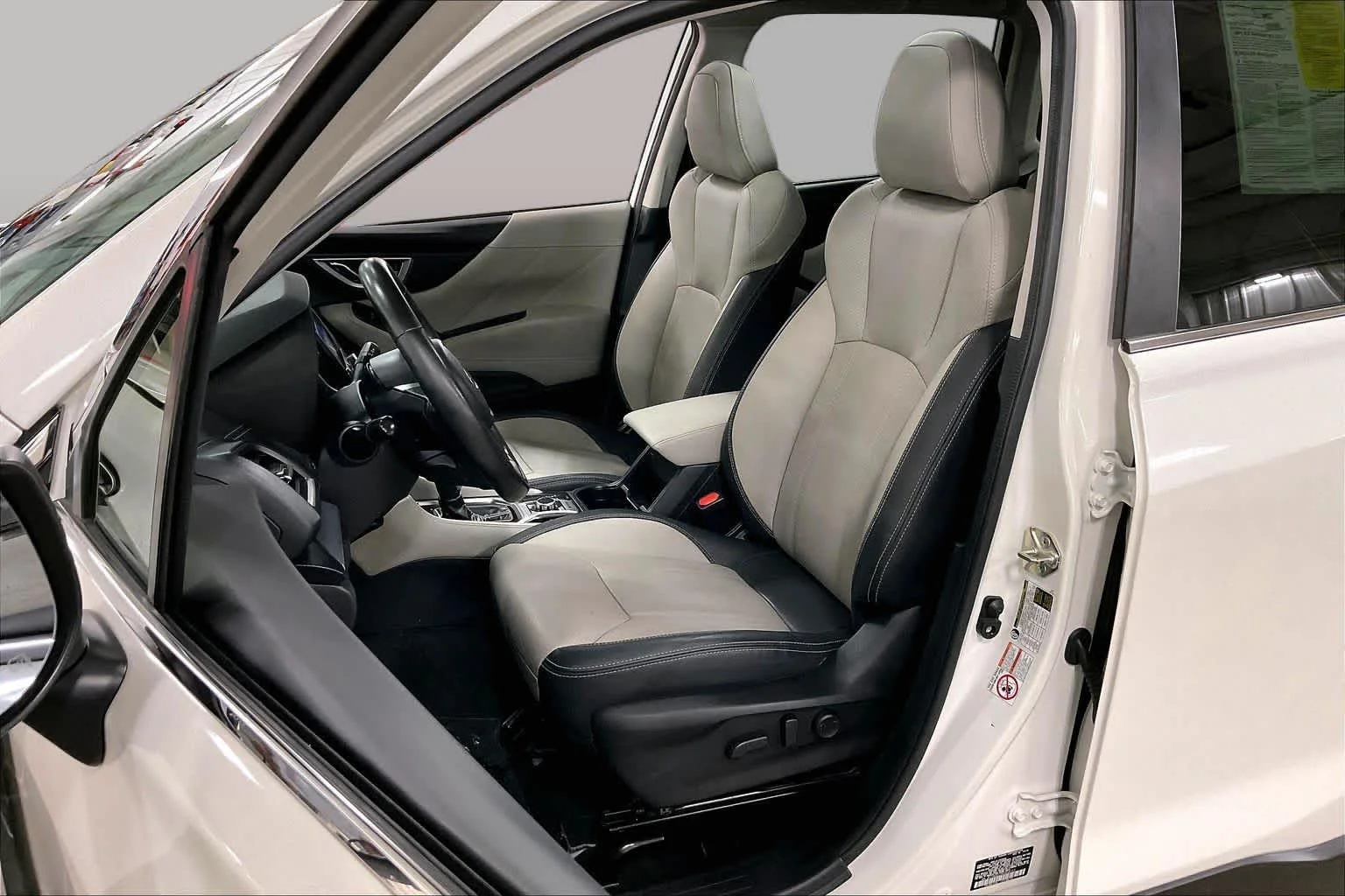 Used 2019 Crystal White Pearl Subaru Limited image 15