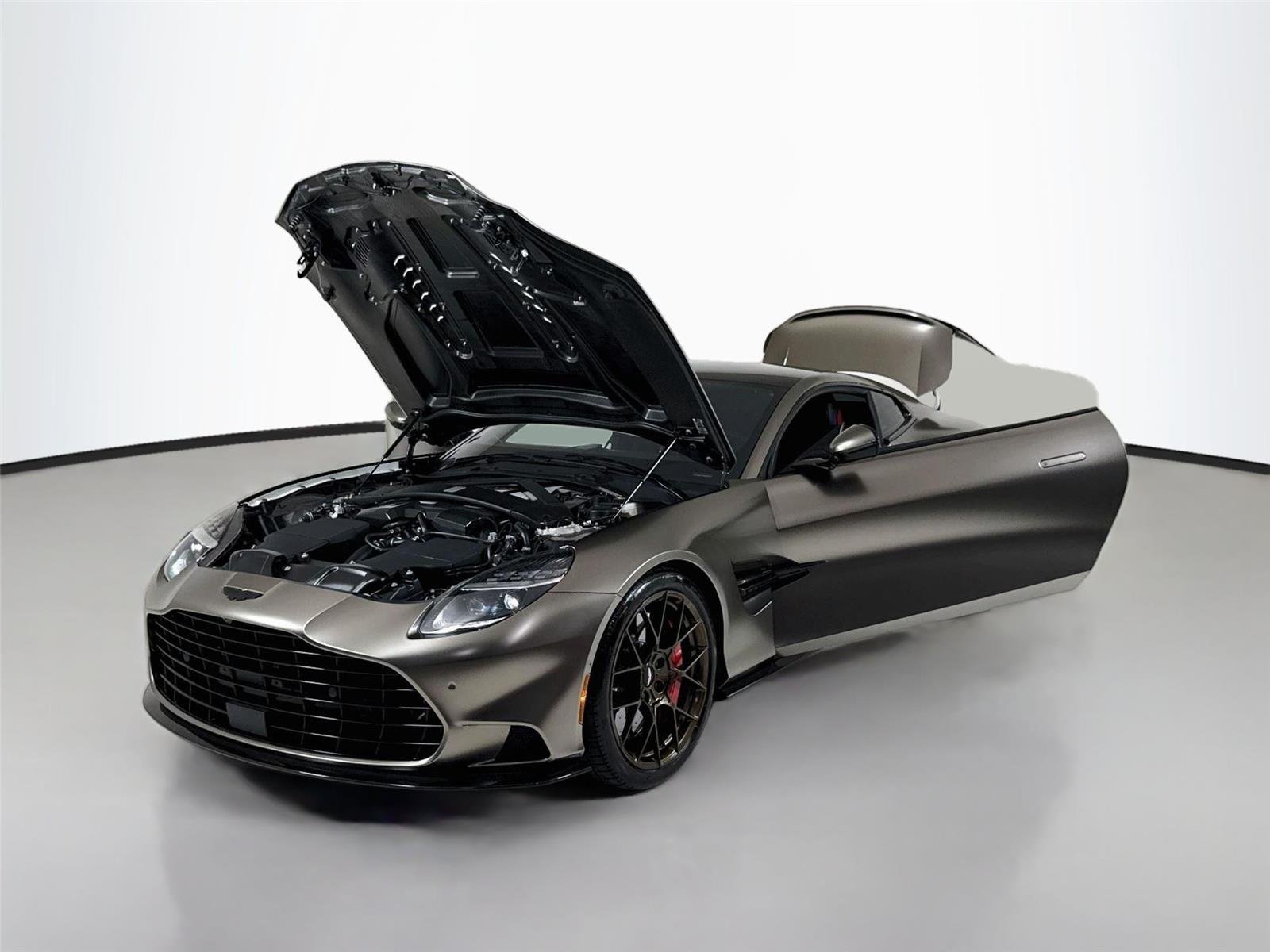 Used 2025  Aston Martin  image 43