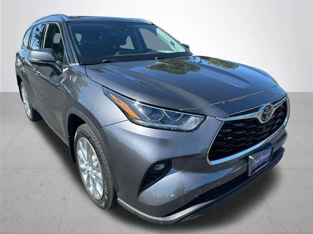 Used 2023 Gray Toyota Limited image 5