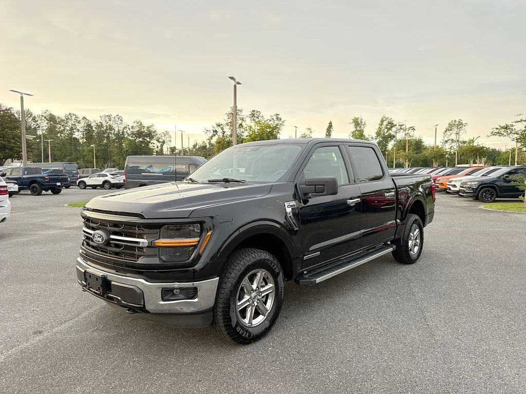 Used 2025 Black Metallic Ford XLT image 7