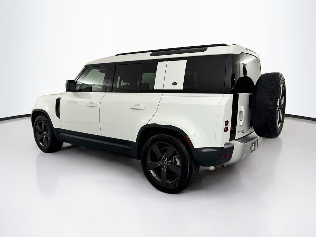 Used 2023 White Land Rover SE image 7