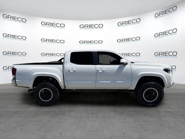 Used 2017 White Toyota SR5 image 8