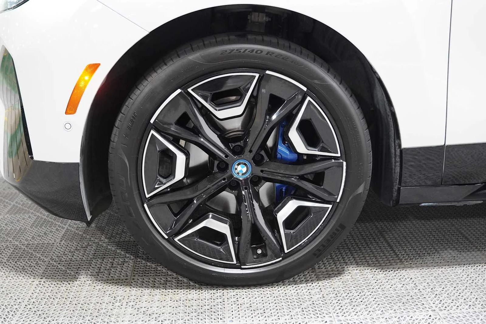 Certified Used 2024 Mineral White Metallic BMW xDrive50 image 9