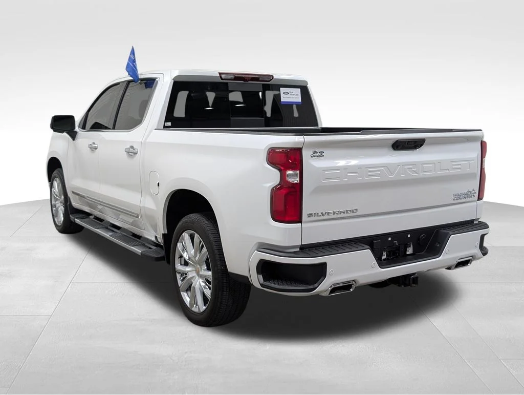 Certified Used 2022 Iridescent Pearl Tricoat Chevrolet High Country image 28