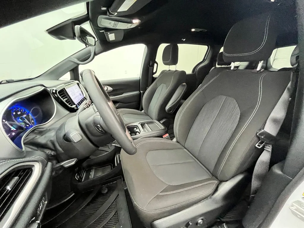 Used 2023 White Chrysler Touring image 19