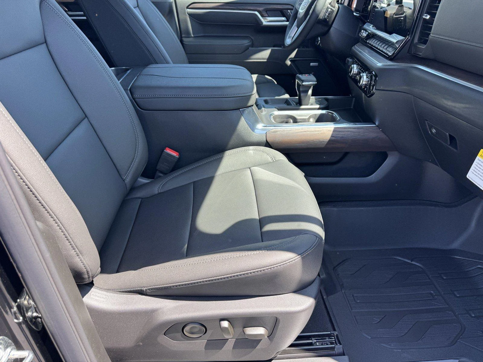 New 2026 Onyx Black GMC SLT image 8