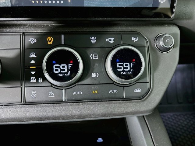 New 2026 White Land Rover X-Dynamic SE image 17
