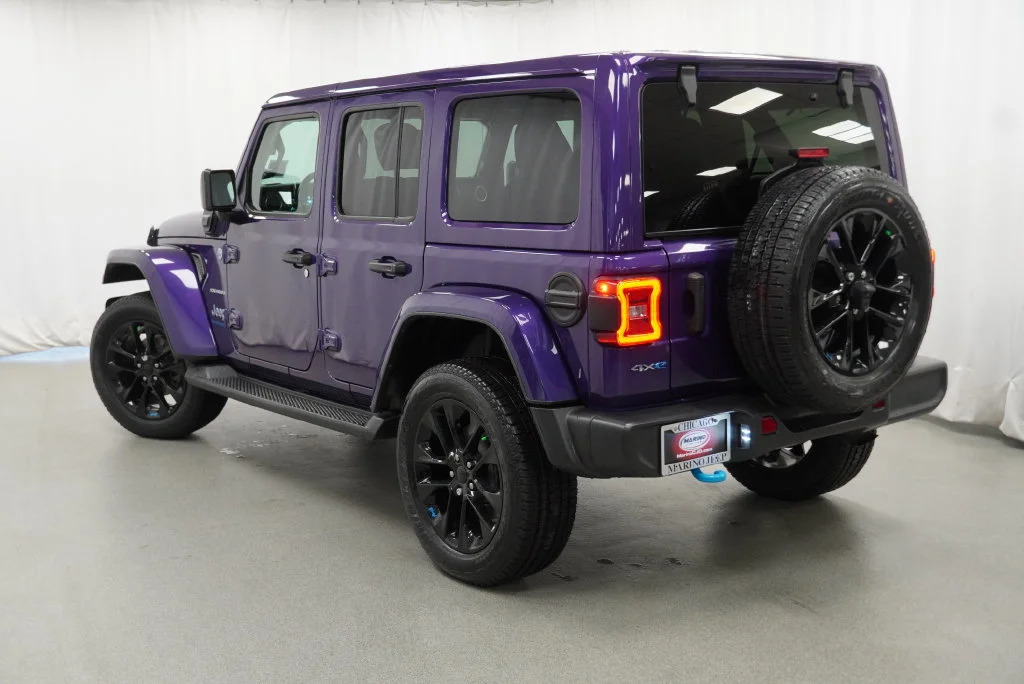 Certified Used 2023  Jeep Sahara 4xe image 19